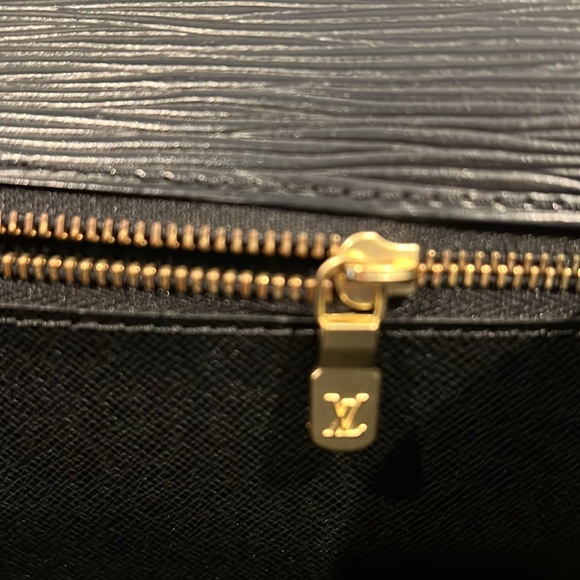 Louis Vuitton Black Epi Leather Pochette Serie Dragonne Clutch Bag with Key EUC - Picture 10 of 17